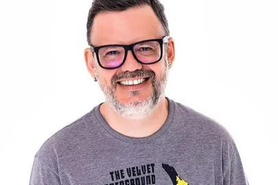 O publicitário e professor Ticiano Ricardo Paludo morreu no último domingo (10), aos 52 anos. A morte foi confirmada em publicação nas redes sociais, em decorrência de um AVC fulminante.<!-- NICAID(16282716) -->