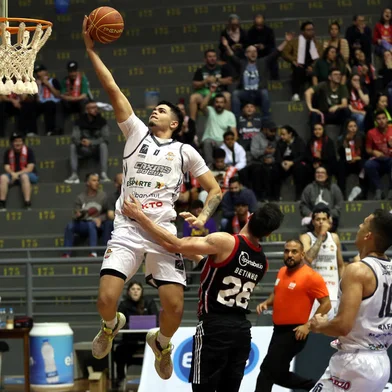 CAXIAS DO SUL, RS, BRASIL, 28/11/2023. Caxias do Sul Basquete x São Paulo, jogo válido pela 10ª rodada do Novo Basquete Brasil - NBB 2023/2024 - realizado no ginásio do Sesi. (Porthus Junior/Agência RBS)<!-- NICAID(15611309) -->