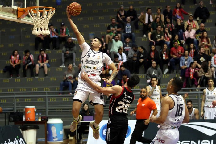 Caxias Basquete luta até o final, mas perde para o São Paulo no