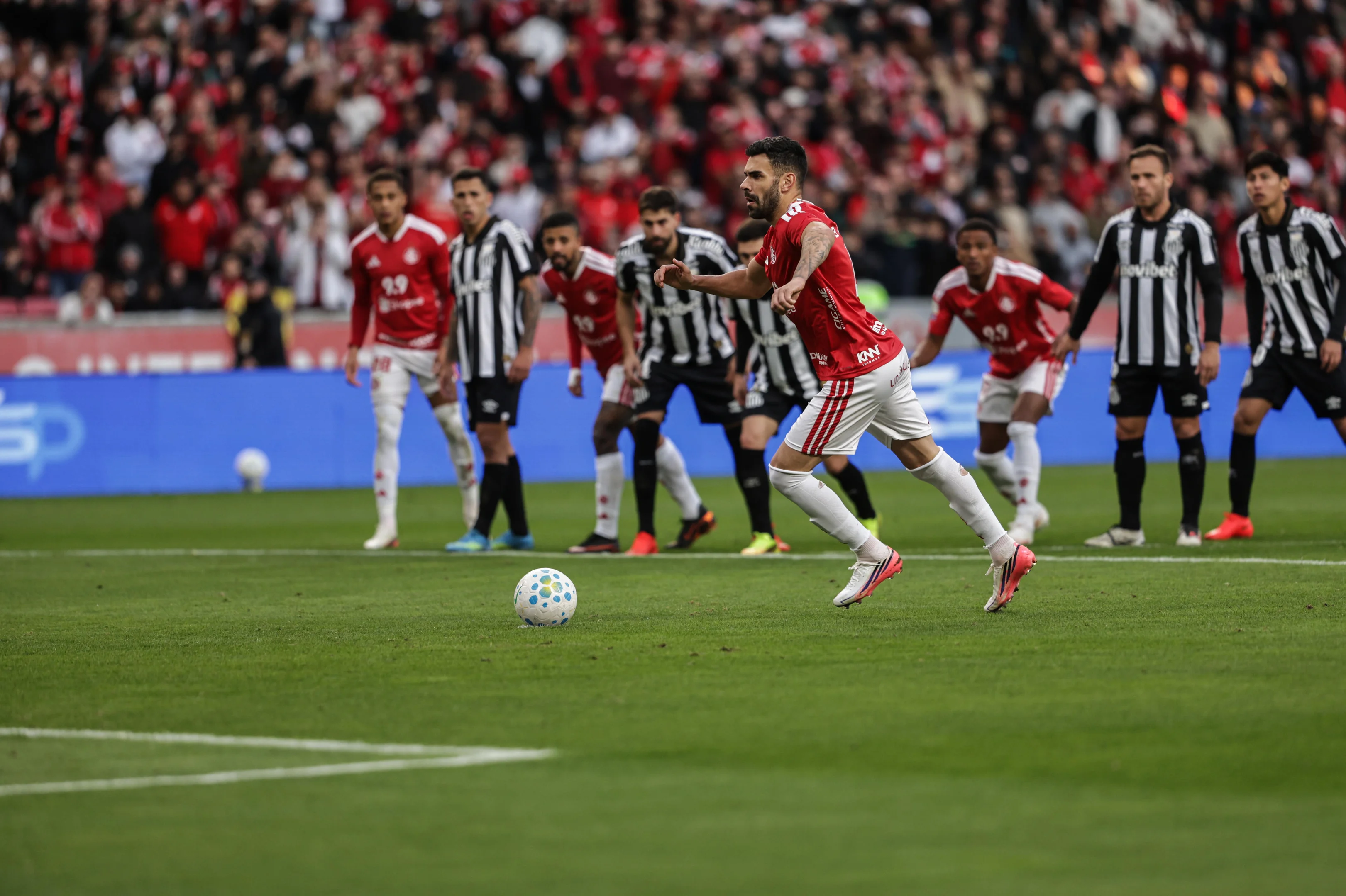 Erros de arbitragem marcam derrota do Inter para o Santos