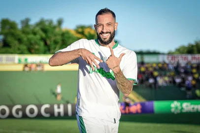 equipes se enfrentam no colosso da lagoa, em erechim <!-- NICAID(15340840) -->