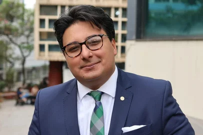 Lucas Carlos Lima  Professor de Direito Internacional da UFMG. Membro associado da Sorbonne. <!-- NICAID(16245491) -->