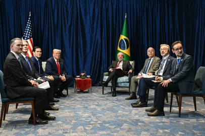Brazil's President Luiz Inacio Lula da Silva (centre R) holds a bilateral meeting with US President Donald Trump (centre L) on the sidelines of the 47th Association of Southeast Asian Nations (ASEAN) Summit in Kuala Lumpur on October 26, 2025. (Photo by ANDREW CABALLERO-REYNOLDS / AFP)<!-- NICAID(16154134) -->