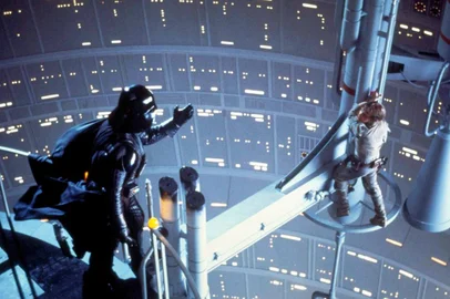 Darth Vader e Luke Skywalker em Star Wars: O Império Contra-Ataca<!-- NICAID(14842694) -->