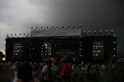 Público chegando para o 20ª Réveillon de Porto Alegre, no Parque Harmonia. atração Estado Maior da restinga Fotos: Duda Fortes/Agencia RBS<!-- NICAID(15945186) -->