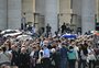 A jornada na fila para a despedida ao papa Francisco; veja o vídeo