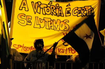 PORTO ALEGRE, RS, BRASIL, 27-06-2013. Protestos em Porto Alegre. (Foto: Fernando Gomes/Agência RBS,GERAL)<!-- NICAID(9521415) -->