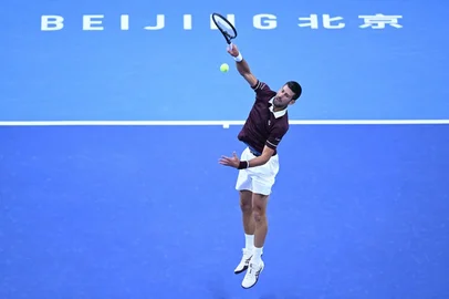 ADEK BERRY / AFP Novak Djokovic, tênis