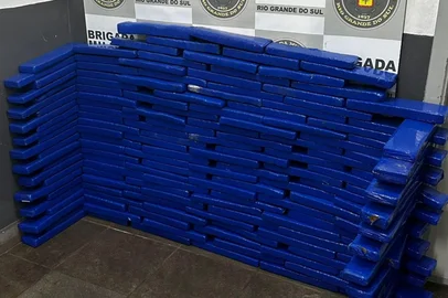 Polícia apreende 150 quilos de maconha com homem e adolescente em Caxias.<!-- NICAID(16043039) -->