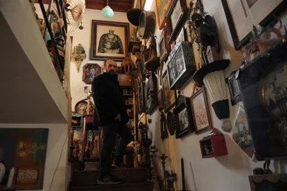 CAXIAS DO SUL, RS, BRASIL (14/07/2021)Historiador e artista plástico caxiense Juventino Dal Bó, 69, está lançando seu primeiro livro de poemas "Vestígios de ontem, talvez". Aproveitamos a ocasião para contar a trajetória dessa importante figura da história e da cultura de Caxias do Sul. (Antonio Valiente/Agência RBS)<!-- NICAID(14834440) -->