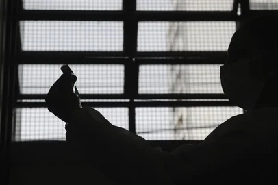 CAXIAS DO SUL, RS, BRASIL, 25/04/2022. Campanha de vacinação infantil contra a gripe e sarampo. (Bruno Todeschini/Agência RBS)<!-- NICAID(15077333) -->