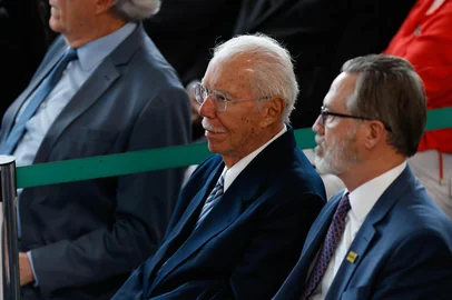 Padilha e Gleisi tomam posse no Palácio do PlanaltoDF - PADILHA/GLEISI/POSSE/SARNEY - POLÍTICA - O ex-presidente José Sarney durante a cerimônia de transmissões de cargos e posses da nova ministra da Secretaria   de Relações Institucionais, Gleisi Hoffmann (D), e do novo ministro da Saúde, Alexandre Padilha, no Palácio do   Planalto, em Brasília, na tarde desta segunda-feira, 10 de março de 2025.cargo.   10/03/2025 - Foto: WILTON JUNIOR/ESTADÃO CONTEÚDOEditoria: POLÍTICALocal: BRASÍLIAIndexador: WILTON JUNIORFonte: ESTADAOFotógrafo: ESTADÃO CONTEÚDO<!-- NICAID(16019353) -->