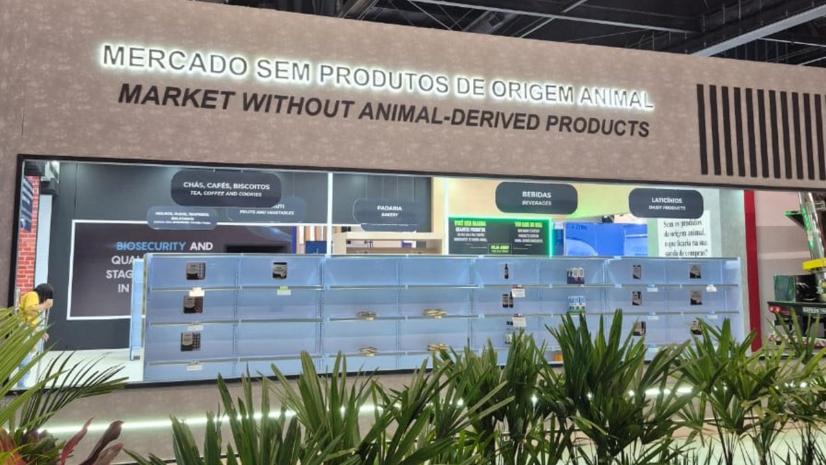 O que um mercado com prateleiras vazias em feira de SP quer mostrar (e não é a escassez de comida)