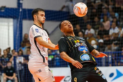 Vélez Camaquã perde para o Joinville pelo jogo de ida das oitavas da LNF<!-- NICAID(16147298) -->