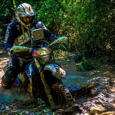 Durante quatro horas, 68 pilotos, de diversos locais do Estado, percorreram 110kms em trilhas na zona rural da cidade durante o Enduro de Regularidade Prefeitura de Caxias do Sul, etapa do Campeonato Metropolitano da modalidade. As belas paisagens não amenizaram as dificuldades do percurso. Indexador: Nei Correa<!-- NICAID(10975253) -->