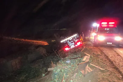 Homem morre após capotar caminhão na RS-126 em Ibiraiaras<!-- NICAID(16031757) -->