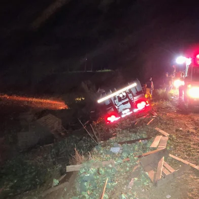 Homem morre após capotar caminhão na RS-126 em Ibiraiaras<!-- NICAID(16031757) -->