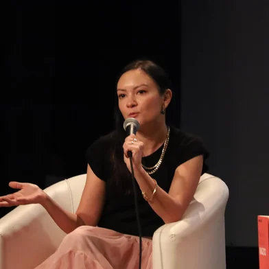 Ana Suy participa de bate-papo na Feira do Livro <!-- NICAID(15593517) -->
