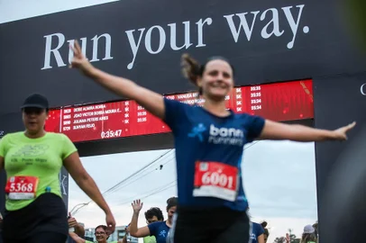 Corrida/evento/maratona New Balance 42k Porto Alegre<!-- NICAID(15747019) -->