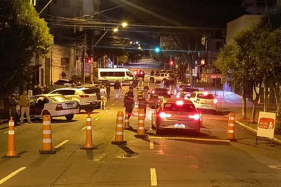 Operação Balada Segura autua 81 veículos no bairro São Pelegrino, em Caxias do Sul  <!-- NICAID(15951972) -->