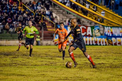 Veranópolis x Inter-SM, no duelo de ida pelas quartas de final da Divisão de Acesso, no Estádio Antônio David Farina.Indexador:                                 <!-- NICAID(15814979) -->