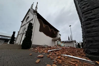 Igreja de Santa Juliana, em Mato Perso, interior de Flores da Cunha é parcialmente destruída pela chuva<!-- NICAID(16336011) -->