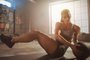 Strong and Fit Beautiful Athletic Woman in Sport Top is Doing Core and Ab Exercises with Ball in a Loft Style Industrial Gym with Motivational Posters. It's Part of Her Cross Fitness Training Workout.Indexador: Gorodenkoff Productions OUFonte: 339220686<!-- NICAID(15268323) -->
