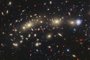 NASA estuda conjunto de galáxias mais brilhantes já encontradas. Na foto, comparação da MACS 0416 feita pelo Hubble e o James Webb - Foto: Jose M. Diego (IFCA), Jordan C. J. D'Silva (UWA), Anton M. Koekemoer (STScI), Jake Summers (ASU), Rogier Windhorst (ASU), Haojing Yan (University of Missouri)/NASA/ESA/CSA/STScI/Divulgação<!-- NICAID(15602603) -->