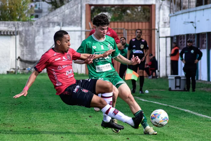 Brasil de Pelotas sofre gol no fim e fica no empate com o Juventude ...