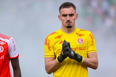 O goleiro Anthoni antes de Juventude x Inter no Estádio Alfredo Jaconi, jogo de ida das semifinais do Gauchão.<!-- NICAID(15713835) -->