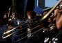 Festival de fanfarras reúne milhares de pessoas em Porto Alegre, com repertório que vai do eurodance ao bailão