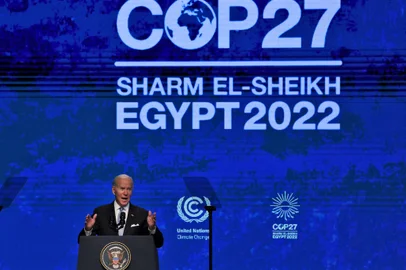 US President Joe Biden delivers a speech during the COP27 climate conference in Egypt's Red Sea resort city of Sharm el-Sheikh, on November 11, 2022. - Biden arrived at UN climate talks in Egypt today, armed with major domestic achievements against global warming but under pressure to do more for countries reeling from natural disasters (Photo by AHMAD GHARABLI / AFP)<!-- NICAID(15262784) -->