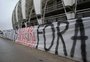 Torcedores do Inter protestam em frente ao Beira-Rio: "Muito dinheiro e pouco futebol"
