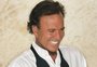 Julio Iglesias é detido no aeroporto por carregar 42 quilos de alimentos na bagagem 
