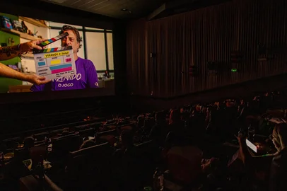 Documentário “Virando o Jogo” terá exibição gratuita na Fundação Casa das Artes, em Bento Gonçalves. Longa mostra o impacto que mais de 2 milhões de crianças e adolescentes de diferentes realidades de todo país tiveram através da educação financeira em sala de aula. Exibição será no próximo dia 8<!-- NICAID(16116901) -->