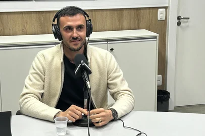 Ex-atleta Gustavo Campanharo fala sobre sua aposentadoria aos 33 anos. Ex-meia de Juventude e Inter participou do Show dos Esportes, na Rádio Gaúcha Serra.<!-- NICAID(16142299) -->