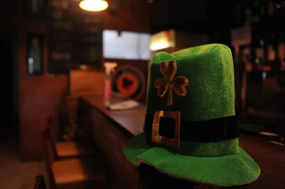 CAXIAS DO SUL, RS, BRASIL, 12/03/2019 - Nassib Turelly, 43 anos, abriu em Caxias do Sul, em 2007,  o São Patrício Bar, que homenageia o santo padroeiro da Irlanda e dos pubs do mundo inteiro. Dia 17 de março é o Dia Mundial de São Patrício, o Saint Patrick's Day. (Marcelo Casagrande/Agência RBS)<!-- NICAID(13992716) -->