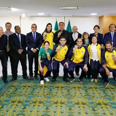 A Confederação Brasileira de Desporto de Surdos (CBDS) reuniu, na segunda-feira, dia 30 de maio, os surdoatletas medalhistas da 24ª edição da Summer Deaflympics para uma homenagem no Palácio do Governo, em Brasília.<!-- NICAID(15112276) -->