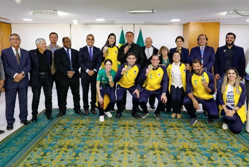 A Confederação Brasileira de Desporto de Surdos (CBDS) reuniu, na segunda-feira, dia 30 de maio, os surdoatletas medalhistas da 24ª edição da Summer Deaflympics para uma homenagem no Palácio do Governo, em Brasília.<!-- NICAID(15112276) -->
