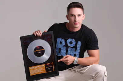 Compositor Eduardo Henrique Marin, de 30 anos. Compos a música Guardanapo Amassado, da Rainha Musical  <!-- NICAID(16055980) -->