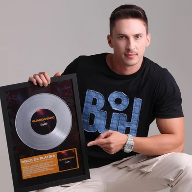 Compositor Eduardo Henrique Marin, de 30 anos. Compos a música Guardanapo Amassado, da Rainha Musical  <!-- NICAID(16055980) -->