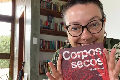 Natalia Borges Polesso é co-autora de Corpos Secos, vencedor do Jabuti<!-- NICAID(14951837) -->