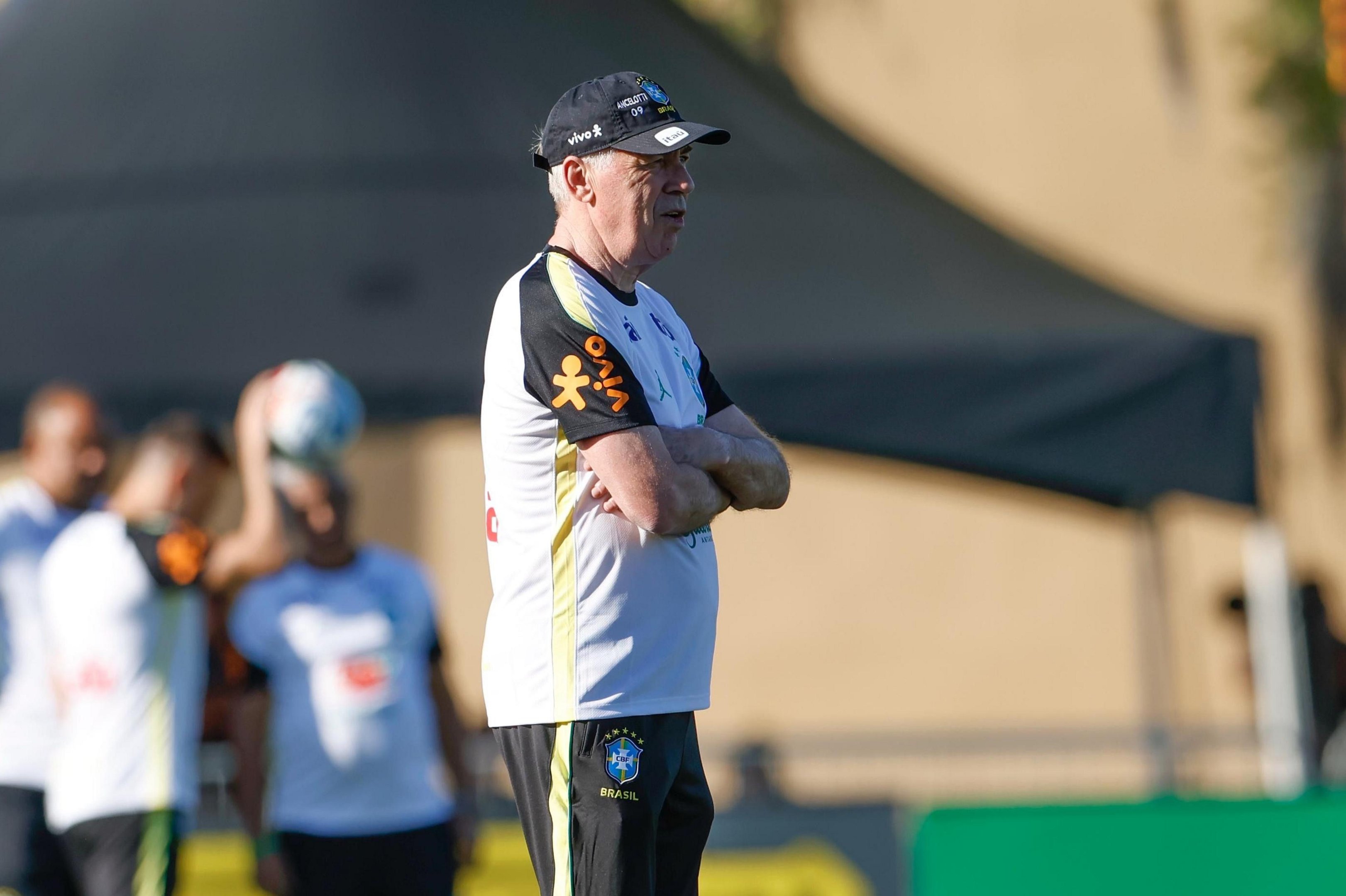 De olho na Cro&aacute;cia, Ancelotti esbo&ccedil;a Sele&ccedil;&atilde;o com zagueiro ga&uacute;cho como novidade na lateral