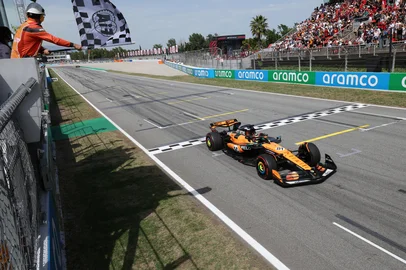 McLaren's Australian driver Oscar Piastri wins the Formula One Spanish Grand Prix at the Circuit de Catalunya in Montmelo, on the outskirts of Barcelona, on June 1, 2025. (Photo by ALBERT GEA / POOL / AFP)<!-- NICAID(16056110) -->