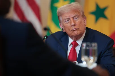 President Trump Meets With Visiting African Leaders At The White HouseWASHINGTON, DC - JULY 09: U.S. President Donald Trump listens as African Leaders deliver remarks during a multilateral lunch in the State Dining Room of the White House July 9, 2025 in Washington, DC. The leaders of Gabon, Guinea-Bissau, Liberia, Mauritania and Senegal met with Trump during the luncheon.   Win McNamee/Getty Images/AFP (Photo by WIN MCNAMEE / GETTY IMAGES NORTH AMERICA / Getty Images via AFP)Editoria: POLLocal: WashingtonIndexador: WIN MCNAMEESecao: diplomacyFonte: GETTY IMAGES NORTH AMERICAFotógrafo: CONTRIBUTOR<!-- NICAID(16078039) -->
