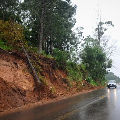 CAXIAS DO SUL, RS, BRASIL, 04/12/2023. Moradores de Fazenda Souza, no interior de Caxias, pedem mais segurança em estrada após obra de adutora do novo aeroporto. (Bruno Todeschini/Agência RBS)Indexador: BTK<!-- NICAID(15615935) -->