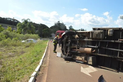 Duas pessoas morrem em acidente na RS-343 em Ijuí<!-- NICAID(15399315) -->