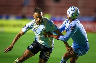 Gremio x BolivarRS - FUTEBOL/CONMEBOL SULAMERICANA 2026 /GREMIO X BOLIVAR- ESPORTES - Lance da partida entre Gremio e Bolivar disputada na noite desta quinta-feira, no estÃ¡dio Hernando Siles, em La Paz, valida pela Copa Sulamericana 2026. FOTO: LUCAS UEBEL/GREMIO FBPAEditoria: SPOLocal: La PazIndexador: Lucas UebelSecao: futebolFonte: Gremio.netFotógrafo: Gremio x Bolivar<!-- NICAID(16333000) -->