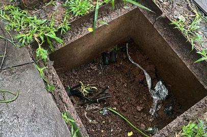 Moradores denunciam sequência de furtos de cabos subterrâneos no bairro Petrópolis, em Porto Alegre<!-- NICAID(16284896) -->