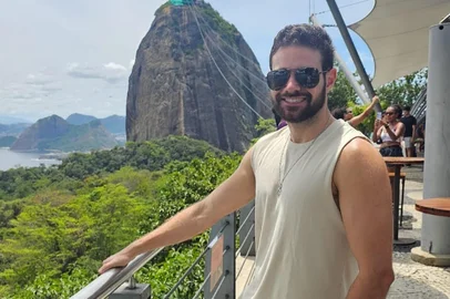 Quem é Bernardo Rabello, primeiro homem trans a disputar o Mister Brasil<!-- NICAID(15995441) -->